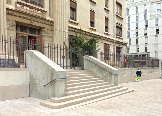 entrée de la bourse du travail à Marseille