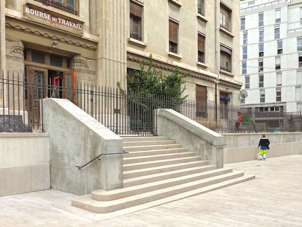 entrée de la bourse du travail à Marseille